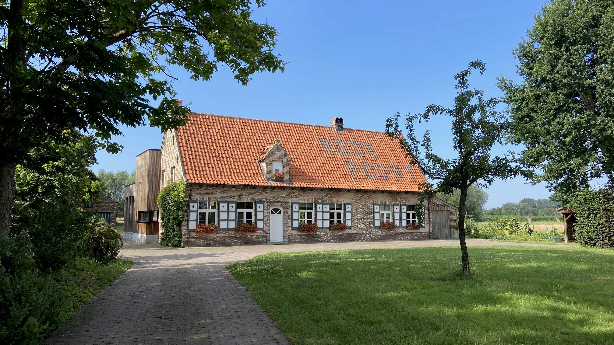 B&B Rode Poort - Erfgoedwoning in ochtendlicht